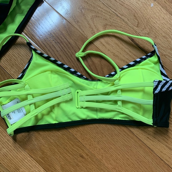 Fun swim suit - Picture 3 of 4